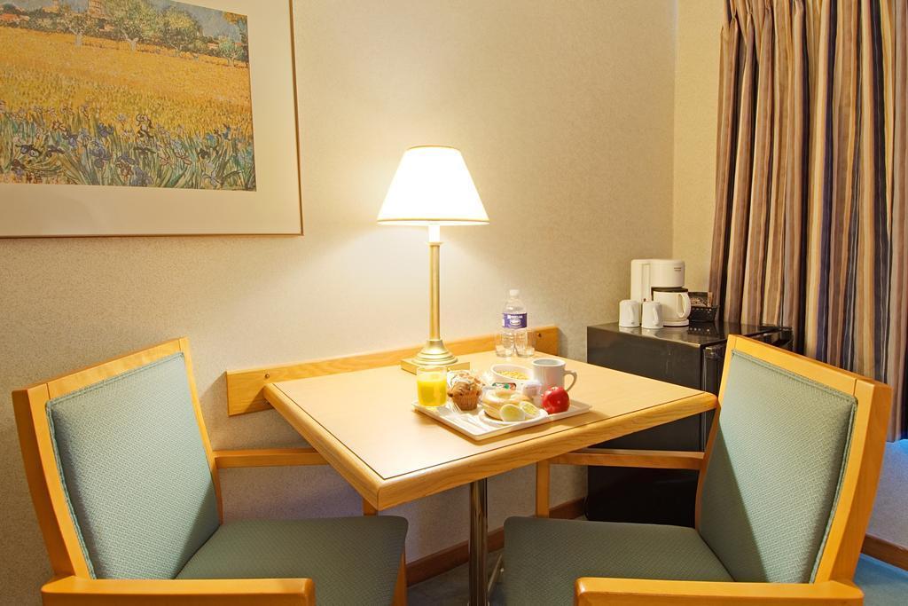 Comfort Inn Lakeshore North Bay Buitenkant foto
